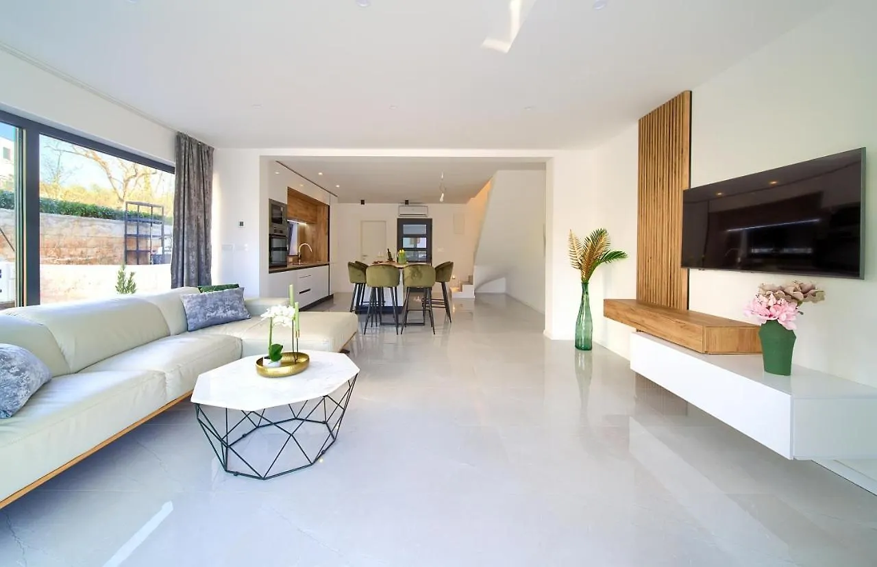 Apartment Rosa Malinska 0*,  Croatia